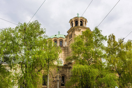 保加利亚阳光明媚的日子，美丽的老教堂