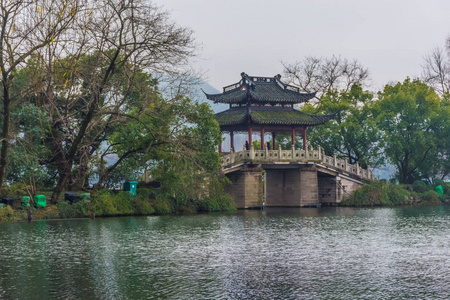 中国杭州西湖附近的中国寺庙