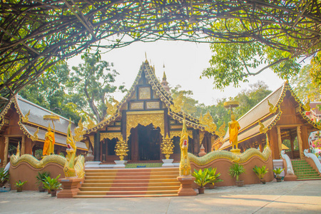 美丽的泰国建筑佛教寺庙在瓦特拉姆庞塔波塔拉姆寺泰国。瓦兰坡是在离机场不远的地方学习冥想的著名地方之一