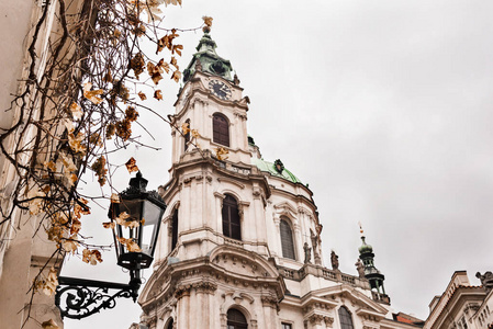 圣尼古拉斯教堂是布拉格小镇的一座巴洛克式教堂