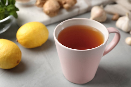 一杯热茶作为餐桌上的天然止咳药