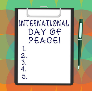 文字书写文本国际和平日。全球和平庆祝的商业概念希望自由空白页的债券纸剪贴板与点击圆珠笔文本空间