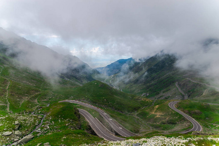 有路有云的高山，有更高的路