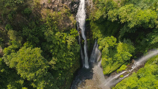 美丽的热带瀑布巴厘岛, 印度尼西亚