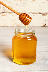 一罐蜂蜜和蜂蜜酒图片