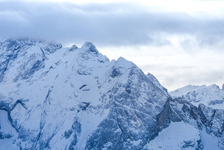 冬季雪山风景如画