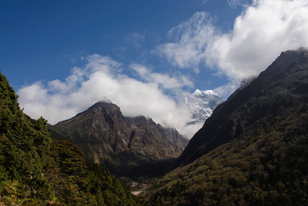 在尼泊尔喜马拉雅山徒步旅行图片