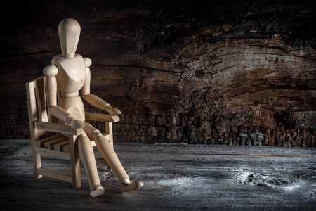 人体模型和木椅模型