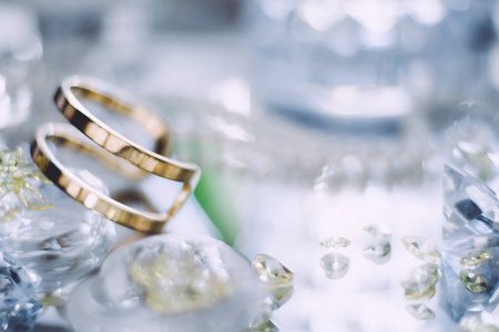 珠宝和奢侈品礼物，为她设计的概念，黄金钻石和珍珠珠宝，美丽的套装