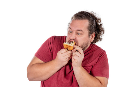 有趣的胖子吃牛角面包