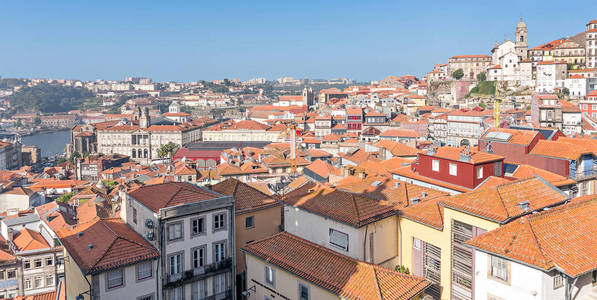 葡萄牙波尔图。 波尔图泻心广场的景色。 全景摄影