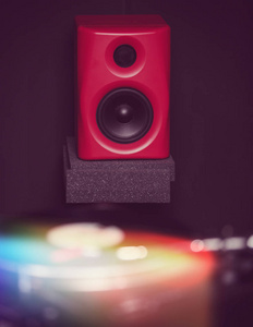 专业的高保真显示器，为音乐家和DJ录制新的音乐在工作室。高质量聆听音乐曲目
