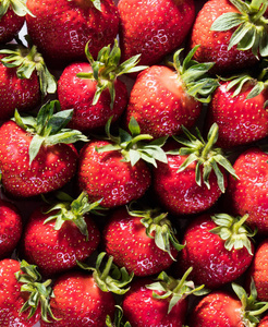 浆果背景的新鲜草莓纹理特写