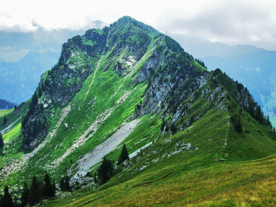 瑞士圣加仑奥贝托根堡山上的Neuenalpspitz峰