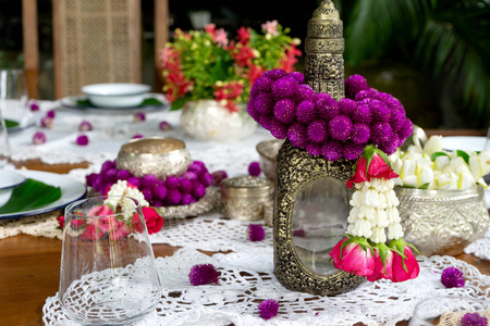 泰式餐桌装饰银器花环图片