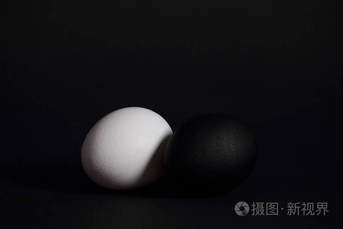 黑底黑蛋和白蛋