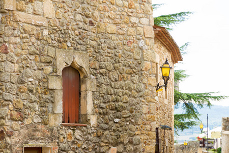 帕尔斯是西班牙吉罗纳加泰罗尼亚省中世纪的一个小村庄