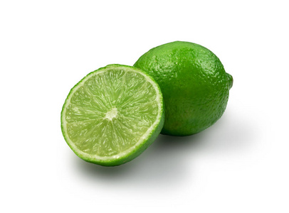 酸键整体和切片石灰隔离在白色背景上。 小的多汁的绿色柠檬或新鲜的有机柑橘图片