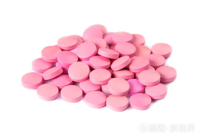 白色背景上的一堆粉红色药丸
