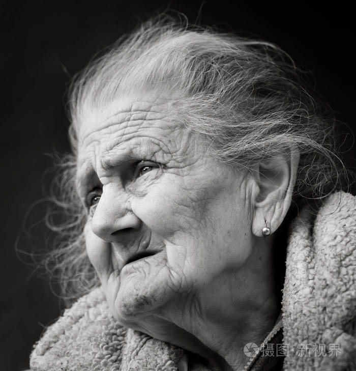 非常老的胡利女人的特写肖像. 老年妇女