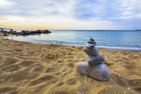 海滩上的石头凯恩，平衡的概念