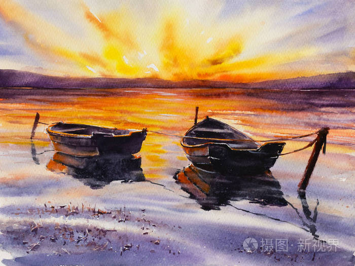 日落和两艘小船停在农村海岸的河流上.用水彩画.