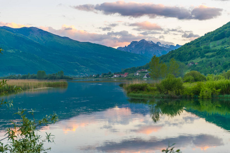 黑山山区风景如画的普拉夫湖
