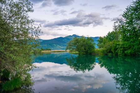 黑山山区风景如画的普拉夫湖