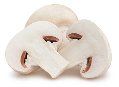 在白色背景上分离的切片蘑菇