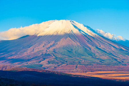 日本秋季稻子或山坂湖富士山的美丽景观