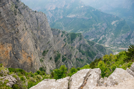 陡坡全景，风景如画