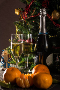 香槟和圣诞装饰品