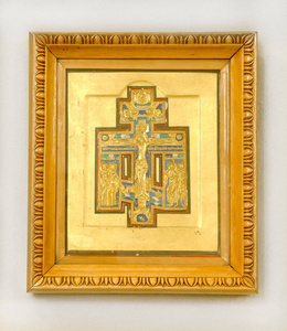 白色背景的木制基督教正统图标