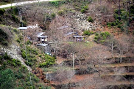 皮奥岛是葡萄牙中部山区的一个传统页岩村，偏远村庄