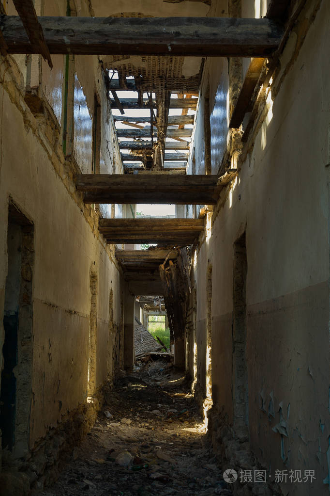 神秘的内部废墟,一座废弃的建筑,一座古老的18世纪建筑.