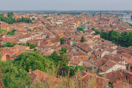 意大利维罗纳历史中心房屋和建筑的鸟瞰图