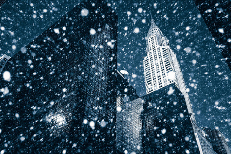 纽约市。 冬季概念。 纽约下着雪。 冬季曼哈顿降雪