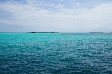 从马尔代夫的一艘船上眺望大海