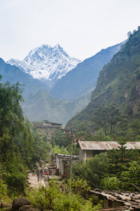 尼吉里山在塔托帕尼村徒步旅行期间的景观，安纳普尔纳巡回跋涉尼泊尔