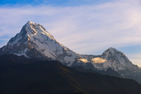 来自尼泊尔坡山的山