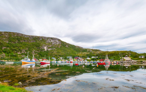 挪威Ersfjorden和Ersfjordbotn村Troms县景观