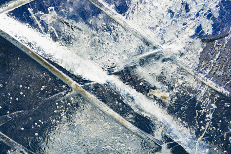 冰冰的质地在冬天的湖面上有一个图案。圣诞节的冬季背景