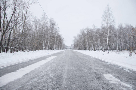 雪后美丽的空冬路