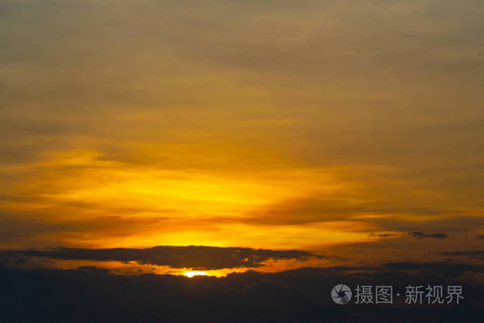 早晨和晚上美丽的天空.