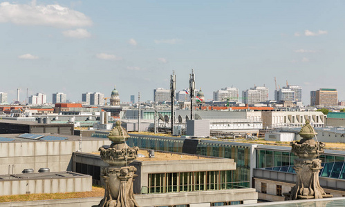 莱希斯塔格屋顶与柏林城市景观。 德国米特区