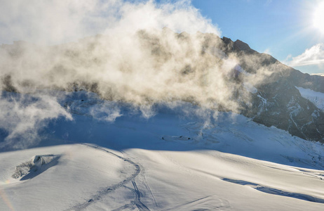 从瑞士Jungfraujoch站的阿尔卑斯山山脉。