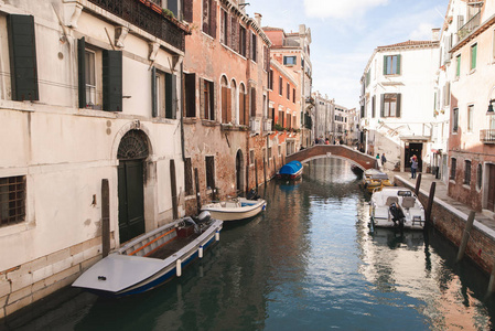 这一景观在意大利不是一个旅游大气的地方。船，运河，桥梁，威尼斯小活岛..威尼斯没有游客。