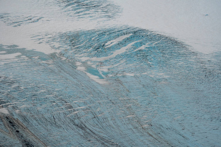 在阿拉斯加的卡奇马克海湾附近的塞尔多维亚阿拉斯加附近一个无名冰川的近距离空中摄影