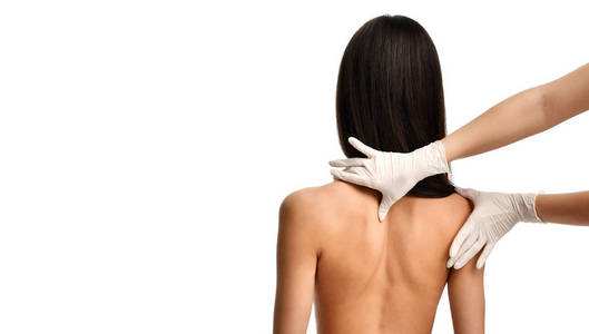 治疗医生手在医疗手套治疗治疗女性颈部脊柱按摩