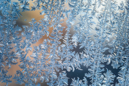 冬天窗户上的霜状自然图案